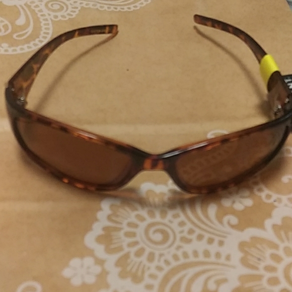 Sunglasses - Picture 5 of 8